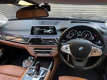 BMW 7 серии, 2017г, задний привод, автомат