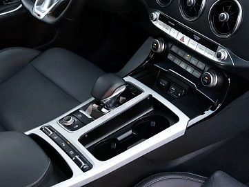 Kia Stinger, 2023г, полный привод, автомат