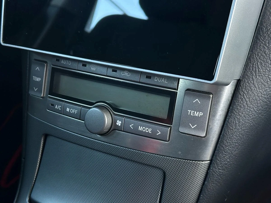 Toyota Avensis, 2003г., передний привод, автомат