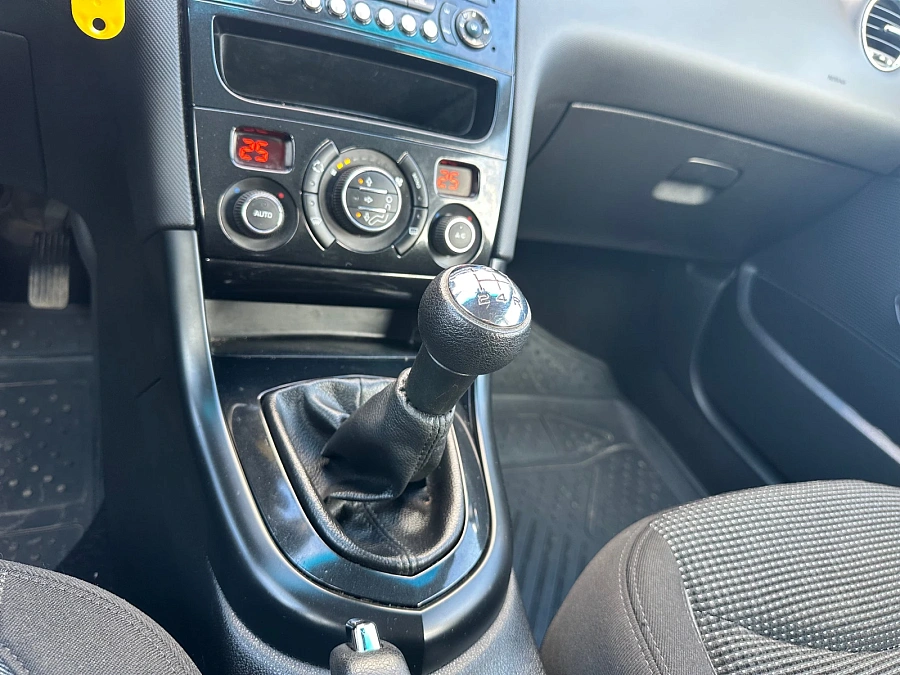 Peugeot 408, 2013г., передний привод, механика