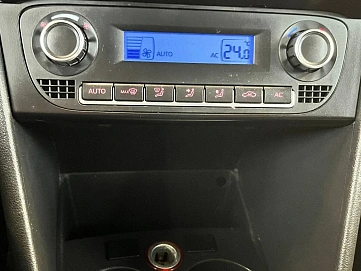 Volkswagen Polo, 2010г, передний привод, робот