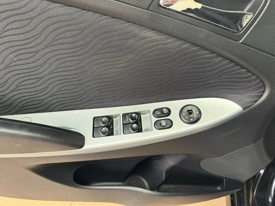 Hyundai Solaris, 2012г., передний привод, механика