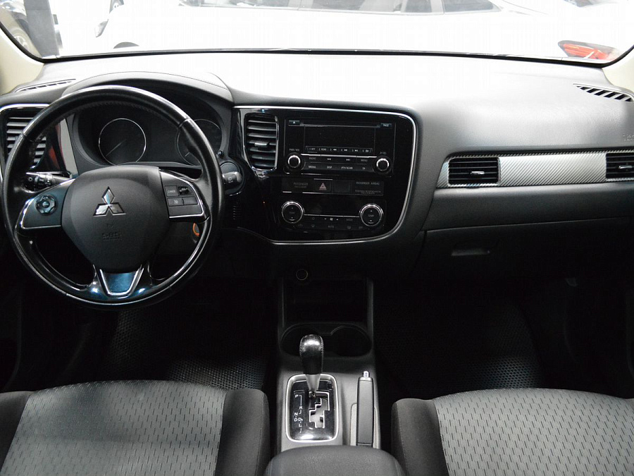 Mitsubishi Outlander, 2015г., полный привод, вариатор