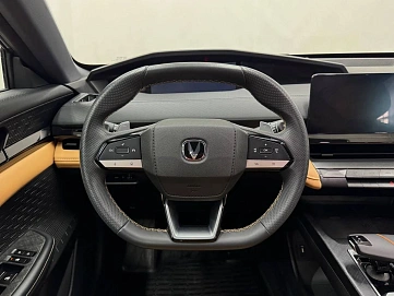 Changan UNI-V, 2023г, передний привод, робот