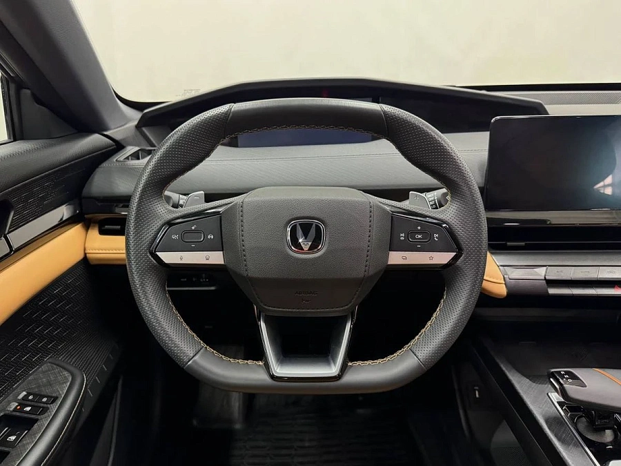 Changan UNI-V, 2023г., передний привод, робот