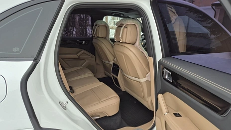 Porsche Cayenne, 2018г, полный привод, автомат