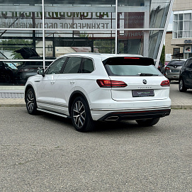 Volkswagen Touareg, 2020г, передний привод, автомат
