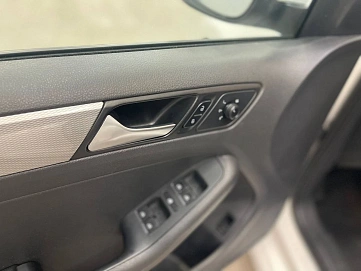 Volkswagen Jetta, 2015г, передний привод, автомат