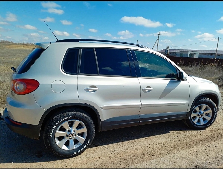 Volkswagen Tiguan, 2011г., полный привод, автомат