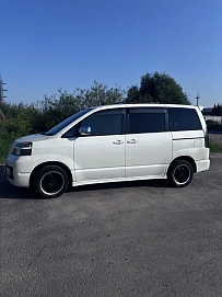 Toyota Voxy, 2002г, полный привод, автомат