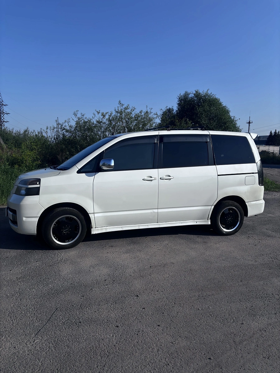 Toyota Voxy, 2002г., полный привод, автомат