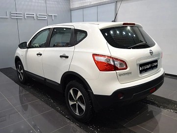 Nissan Qashqai, 2011г, передний привод, механика