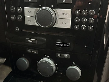 Opel Astra, 2011г, передний привод, механика