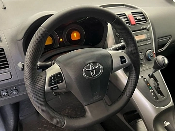 Toyota Auris, 2011г, передний привод, автомат