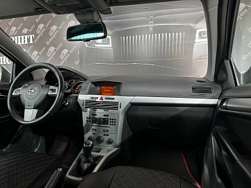 Opel Astra, 2010г, передний привод, механика