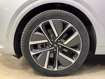 Lixiang L6, 2024г, полный привод, автомат