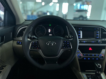 Hyundai Elantra, 2018г, передний привод, автомат