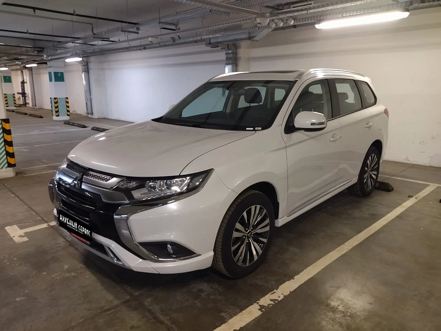 Mitsubishi Outlander, 2022г., передний привод, вариатор