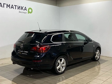 Opel Astra, 2011г, передний привод, механика