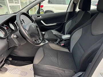 Peugeot 308, 2011г, передний привод, механика