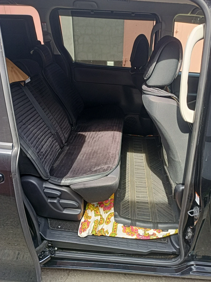 Toyota Voxy, 2014г., передний привод, вариатор