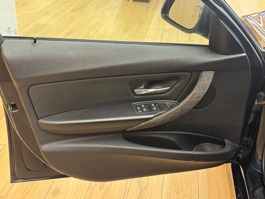 BMW 3 серии, 2012г., задний привод, автомат