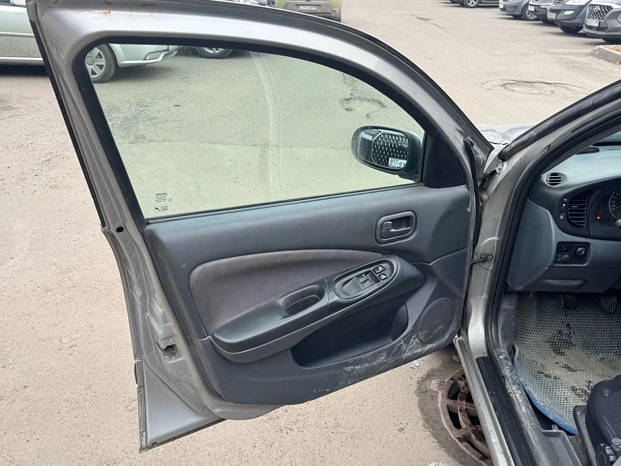 Nissan Almera, 2004г., передний привод, механика