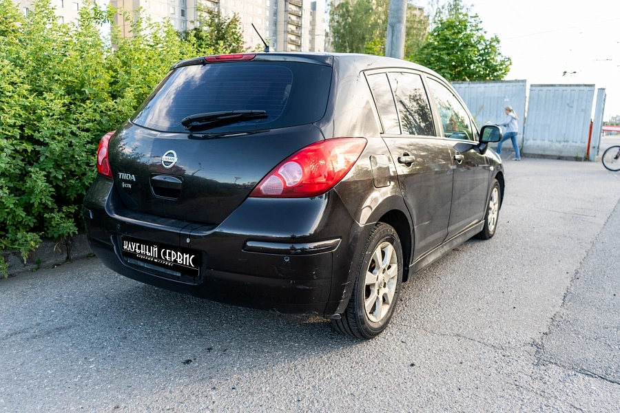 Nissan Tiida, 2011г., передний привод, автомат