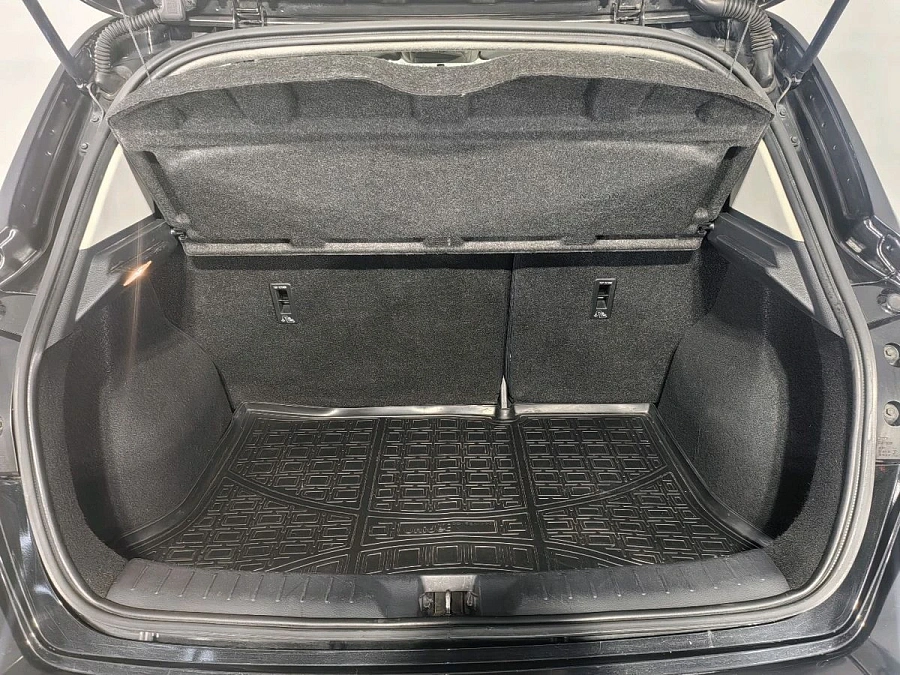 Nissan Tiida, 2015г., передний привод, механика