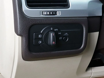 Volkswagen Touareg, 2011г, полный привод, автомат
