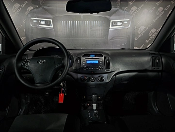 Hyundai Elantra, 2009г, передний привод, автомат