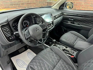 Mitsubishi Outlander, 2022г, передний привод, вариатор