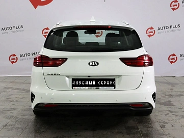 Kia Ceed, 2021г, передний привод, робот