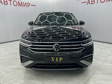 Volkswagen Tiguan, 2022г, передний привод, робот