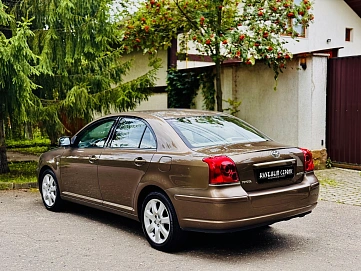 Toyota Avensis, 2005г, передний привод, автомат
