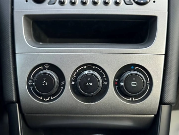 Peugeot 308, 2010г, передний привод, механика