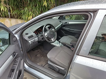 Opel Astra, 2009г, передний привод, робот