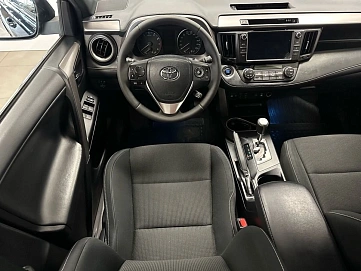 Toyota RAV4, 2018г, передний привод, автомат