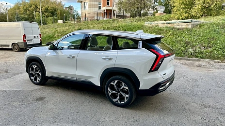 Geely Atlas, 2023г, передний привод, робот