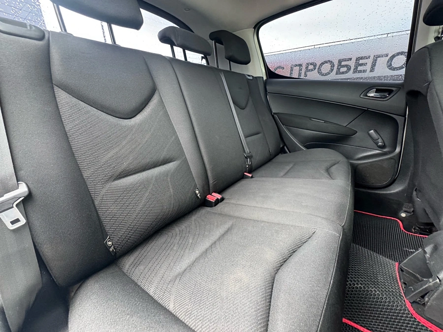 Peugeot 308, 2008г., передний привод, механика