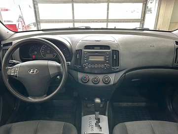 Hyundai Elantra, 2009г, передний привод, автомат