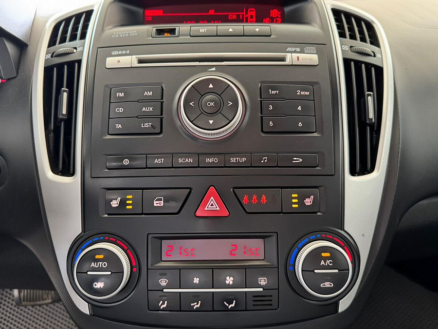 Kia Ceed, 2012г., передний привод, автомат
