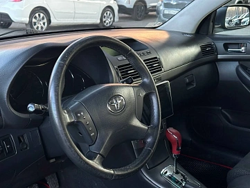 Toyota Avensis, 2003г, передний привод, автомат