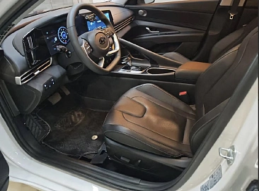 Hyundai Elantra, 2022г, передний привод, вариатор