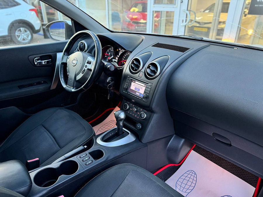 Nissan Qashqai, 2012г., передний привод, вариатор