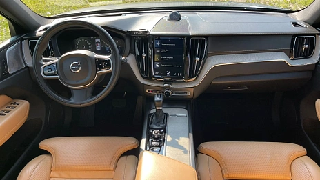 Volvo XC60, 2019г, полный привод, автомат