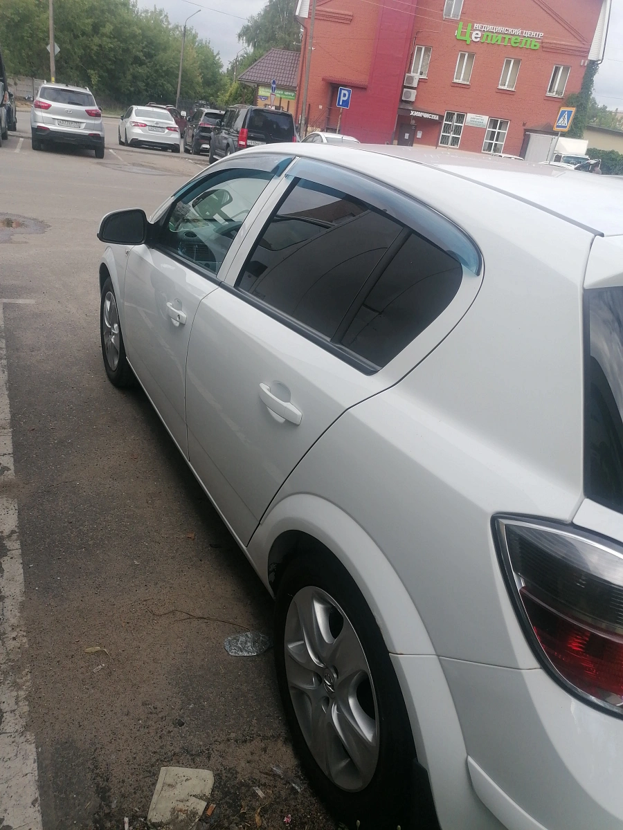 Opel Astra, 2011г., передний привод, робот