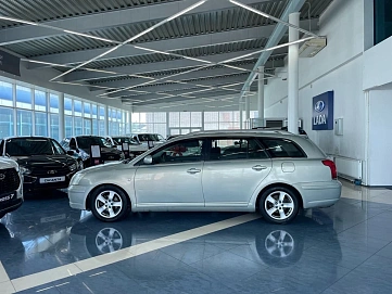 Toyota Avensis, 2005г, передний привод, механика