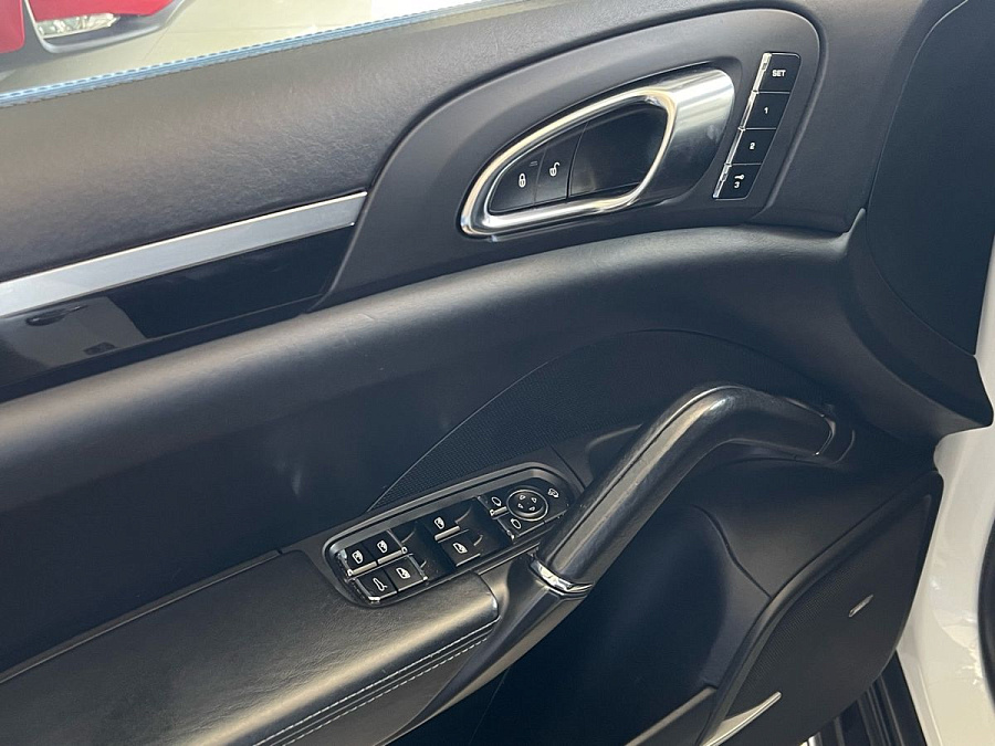 Porsche Cayenne, 2012г., полный привод, автомат