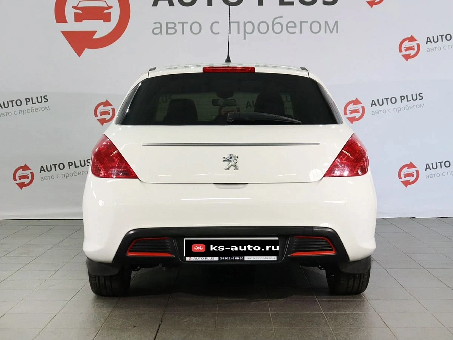 Peugeot 308, 2011г., передний привод, механика